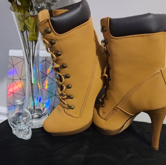 Tan boots - Picture 3 of 3